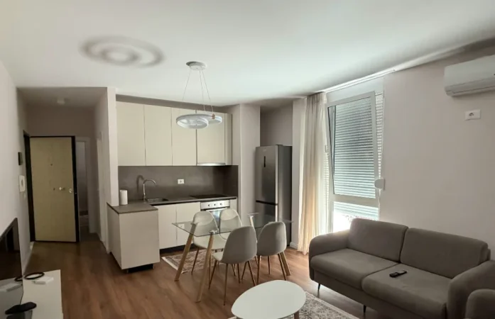 Tirane, jepet me qera apartament 2+1+Ballkon Kati 2, 80 m² 750 € (Barrikada)
