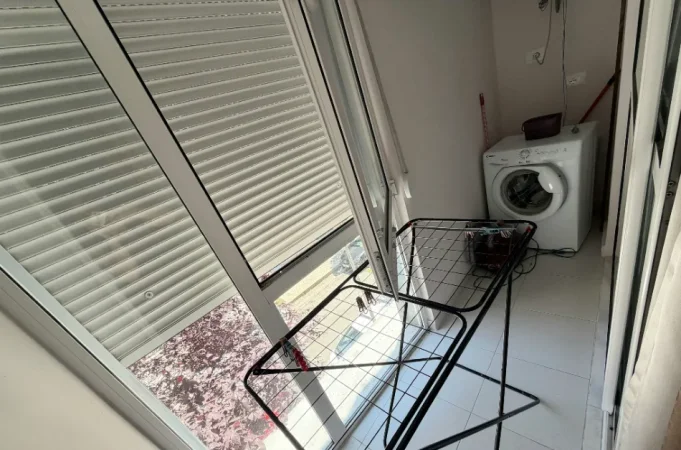 Tirane, jepet me qera apartament 2+1+Ballkon Kati 2, 80 m² 750 € (Barrikada)