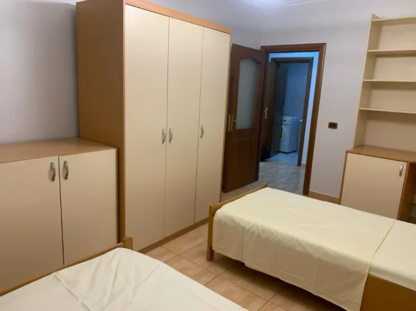 JEPET ME QIRA APARTAMENT 2+1+2  TE JOENA PRANE 21 DHJETORIT 700 €
