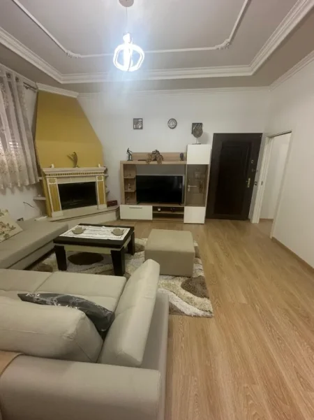 Durres, jepet me qera apartament 2+1 , 100 m² (Ish Rajoni)