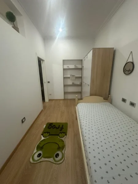 Durres, jepet me qera apartament 2+1 , 100 m² (Ish Rajoni)