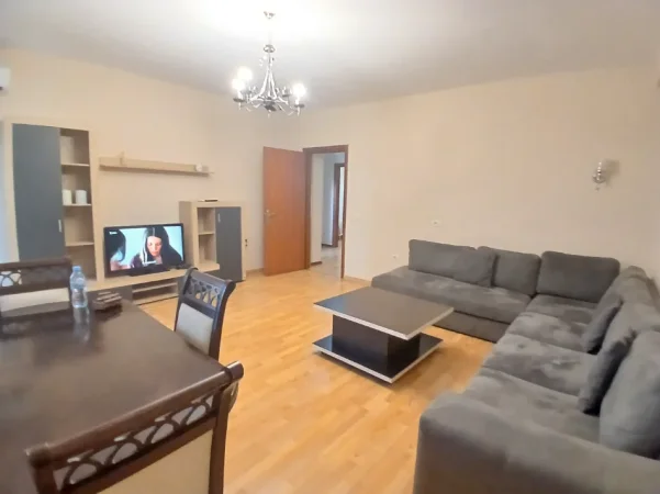 Tirane, jepet me qera apartament 2+1+Ballkon Kati 3, 80 m² 450 € (Market coku)
