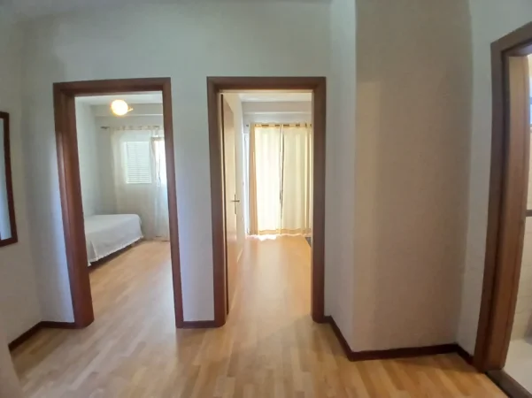 Tirane, jepet me qera apartament 2+1+Ballkon Kati 3, 80 m² 450 € (Market coku)