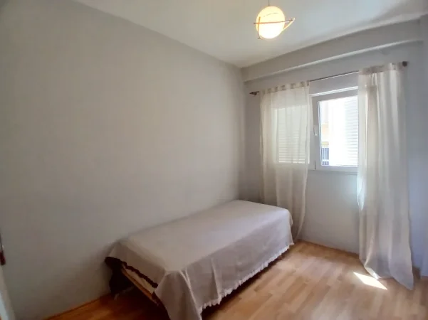 Tirane, jepet me qera apartament 2+1+Ballkon Kati 3, 80 m² 450 € (Market coku)