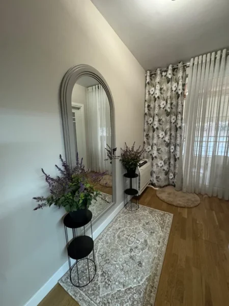 Tirane, jepet me qera apartament 1+1 Kati 2, 75 m² 850 € (KOPSHTI BOTANIK)