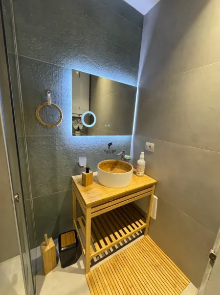 Tirane, jepet me qera apartament 1+1 Kati 2, 75 m² 850 € (KOPSHTI BOTANIK)