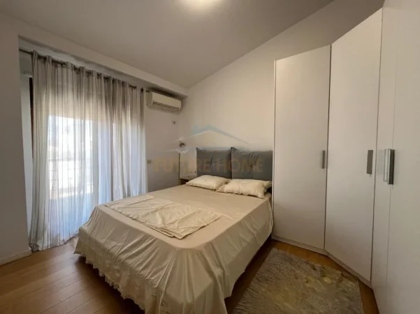 Tirane, jepet me qera apartament duplex 3+1+2. Kati 2, 108 m² 1.070 € (Liqeni Thate)