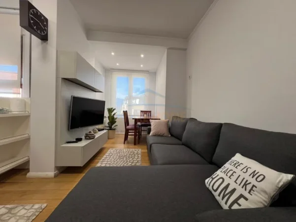 Tirane, jepet me qera apartament duplex 3+1+2. Kati 2, 108 m² 1.070 € (Liqeni Thate)