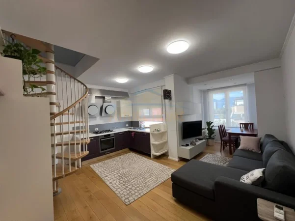 Tirane, jepet me qera apartament duplex 3+1+2. Kati 2, 108 m² 1.070 € (Liqeni Thate)