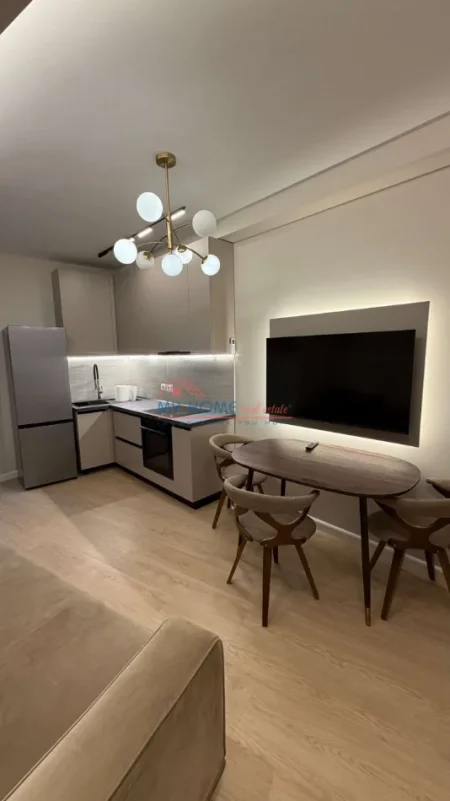Tirane, jepet me qera apartament 1+1+Ballkon Kati 2, 45 m² 500 € (Materniteti i Ri)