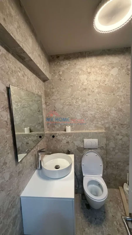 Tirane, jepet me qera apartament 1+1+Ballkon Kati 2, 45 m² 500 € (Materniteti i Ri)