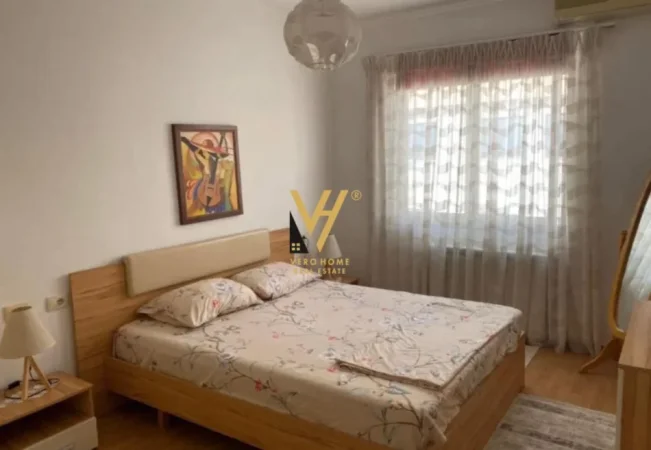 Tirane, jepet me qera apartament 2+1 Kati 4, 85 m² 830 € (RRUGA E BARRIKADAVE)