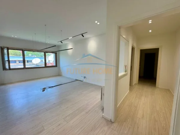 Tirane, jepet me qera ambjent biznesi Kati 3, 118 m² 2.200 € (COIN)