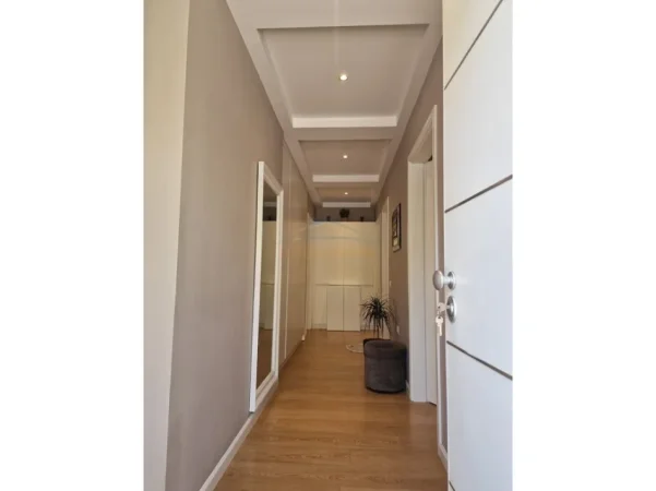 Tirane, jepet me qera apartament 3+1+2, Kati 1, 122 m² 855 € (Porcelan)