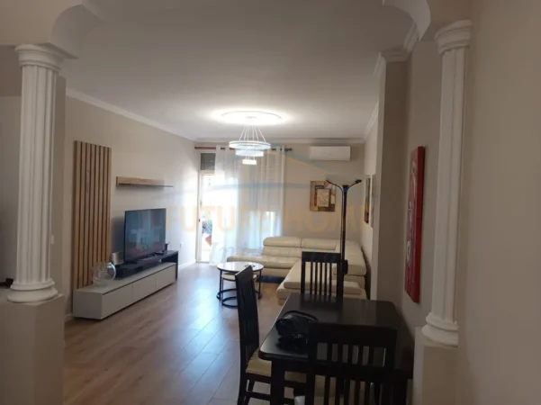 Tirane, jepet me qera apartament 1+1 Kati 9, 82 m² (9 Kateshet)