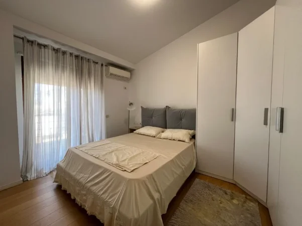 Tirane, jepet me qera apartament duplex Dublex Kati 2, 108 m² 1.067 € (Rruga Peti, Liqeni i thate)