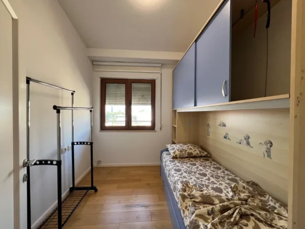 Tirane, jepet me qera apartament duplex Dublex Kati 2, 108 m² 1.067 € (Rruga Peti, Liqeni i thate)