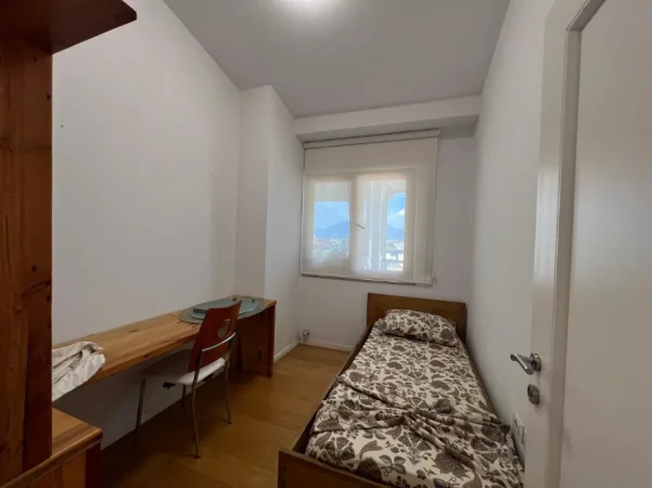 Tirane, jepet me qera apartament duplex Dublex Kati 2, 108 m² 1.067 € (Rruga Peti, Liqeni i thate)