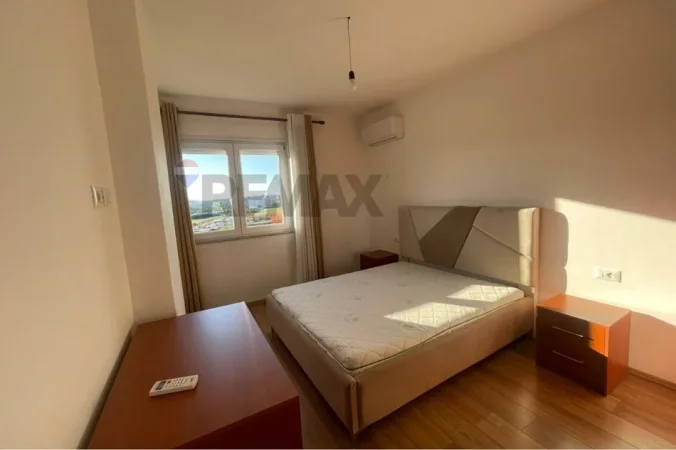 Tirane, jepet me qera apartament 1+1+Ballkon Kati 4, 75 m² 450 € (Vila L Astir)