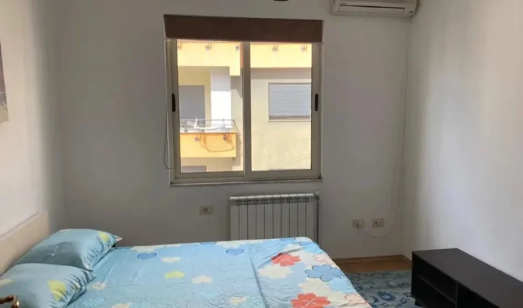 Tirane, jepet me qera apartament 2+1 Kati 3, 90 m² 600 €