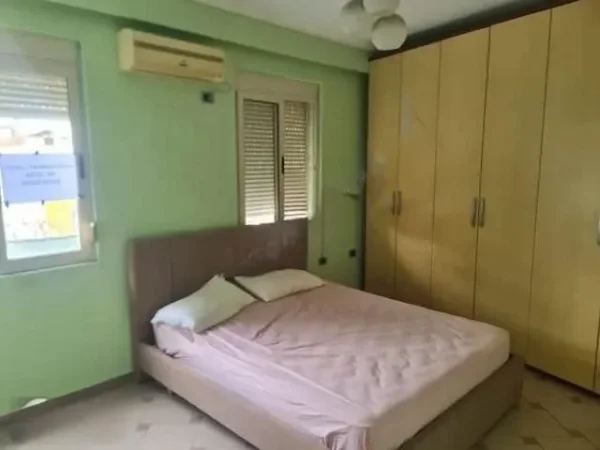 Tirane, jepet me qera apartament 1+1 , 73 m² 600 € (PRANË BLLOKUT TË AMBASADAVE Rruga e Durresit)
