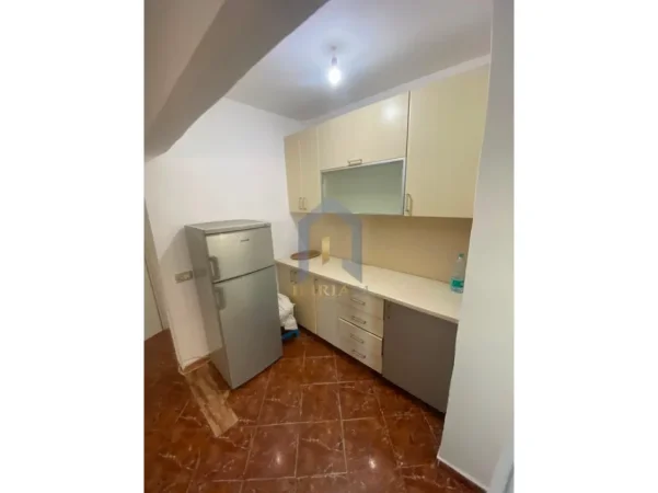 Tirane, jap me qera apartament 1+1+Ballkon Kati 3, 59 m² 400 € (Apartament 1+1 me qira ne Oxhak)