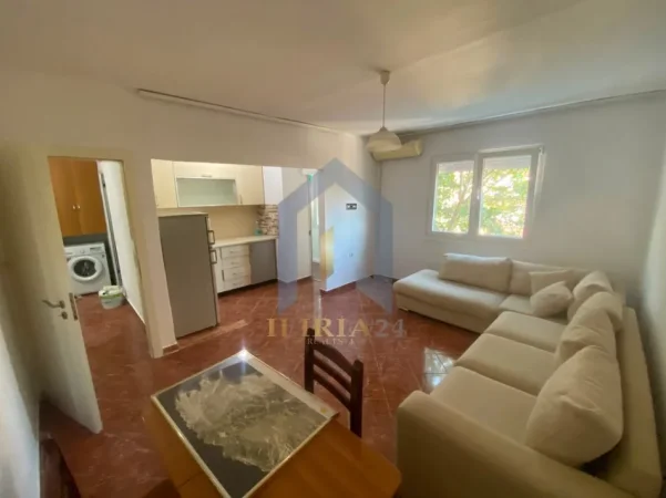 Tirane, jap me qera apartament 1+1+Ballkon Kati 3, 59 m² 400 € (Apartament 1+1 me qira ne Oxhak)