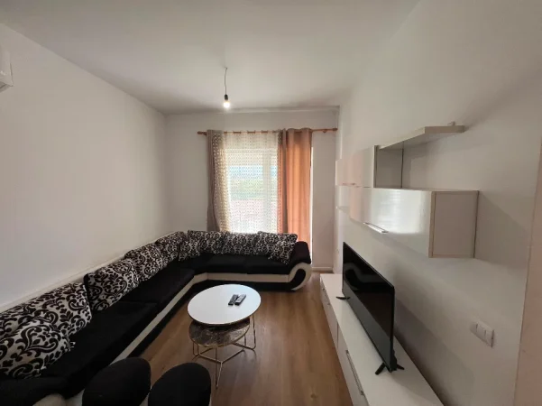 Tirane, jepet me qera apartament 2+1+Ballkon Kati 4, 95 m² 450 € (Rruga Pasho Hysa)