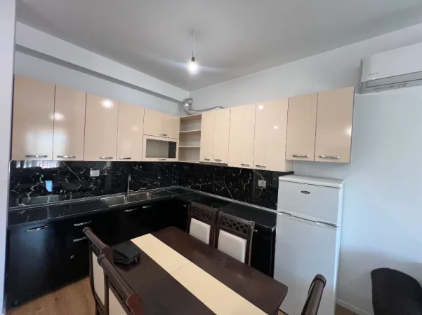 Tirane, jepet me qera apartament 2+1+Ballkon Kati 4, 95 m² 450 € (Rruga Pasho Hysa)