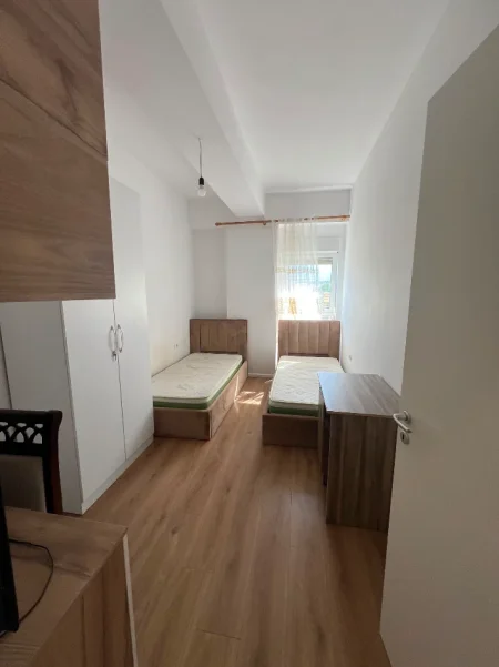 Tirane, jepet me qera apartament 2+1+Ballkon Kati 4, 95 m² 450 € (Rruga Pasho Hysa)