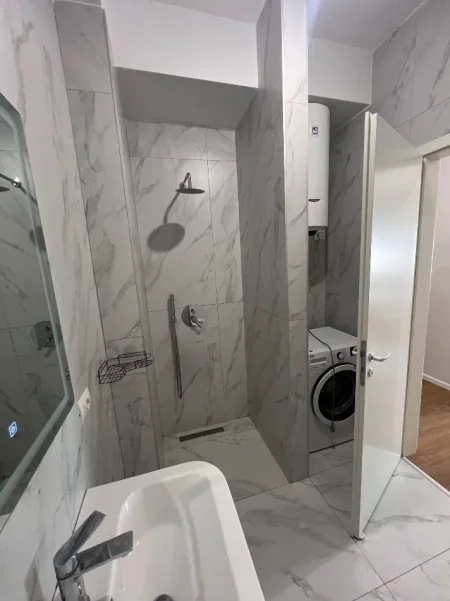 Tirane, jepet me qera apartament 2+1+Ballkon Kati 4, 95 m² 450 € (Rruga Pasho Hysa)