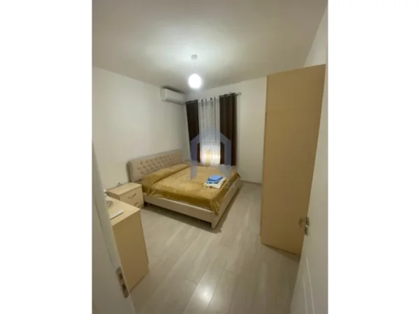 Tirane, jap me qera apartament 3+1+Ballkon Kati 5, 120 m² 650 € (Apartament 3+1+post parkimi me qira ne Kinostudio)
