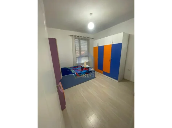 Tirane, jap me qera apartament 3+1+Ballkon Kati 5, 120 m² 650 € (Apartament 3+1+post parkimi me qira ne Kinostudio)