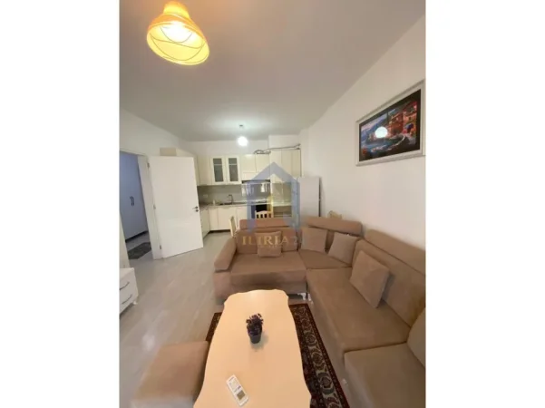 Tirane, jap me qera apartament 3+1+Ballkon Kati 5, 120 m² 650 € (Apartament 3+1+post parkimi me qira ne Kinostudio)