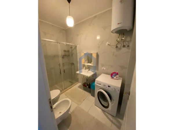 Tirane, jap me qera apartament 3+1+Ballkon Kati 5, 120 m² 650 € (Apartament 3+1+post parkimi me qira ne Kinostudio)