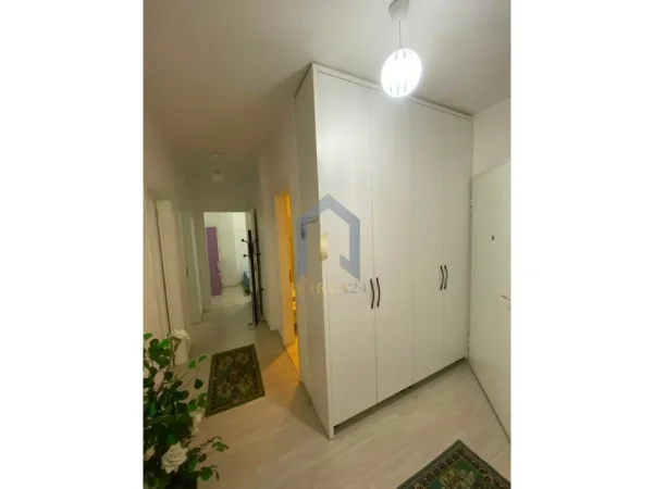 Tirane, jap me qera apartament 3+1+Ballkon Kati 5, 120 m² 650 € (Apartament 3+1+post parkimi me qira ne Kinostudio)
