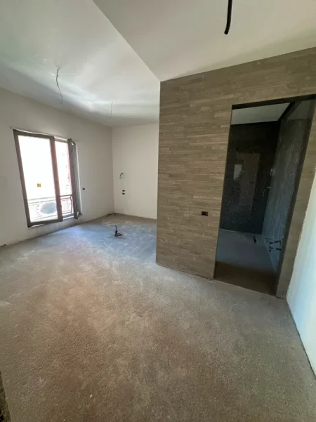 Tirane, jepet me qera ambjent biznesi , 250 m² 2.500 € (Kompleksi Delijorgji)