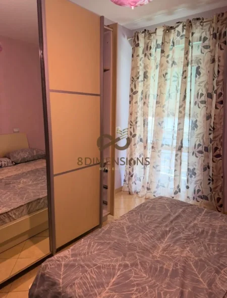 Jepet me qera Apartament 1+1 ne Yzberisht prane Pallateve Cabej 370 EUR (D8241A-230)