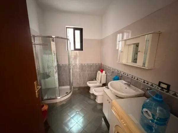Durres, jepet me qera shtepi 2+1 Kati 2, 100 m² 500 € 