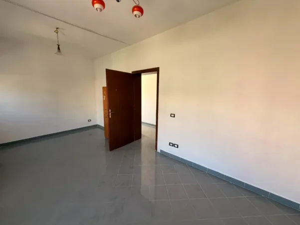 Durres, jepet me qera shtepi 2+1 Kati 2, 100 m² 500 € 