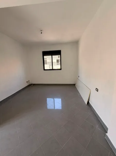 Durres, jepet me qera shtepi 2+1 Kati 2, 100 m² 500 € 