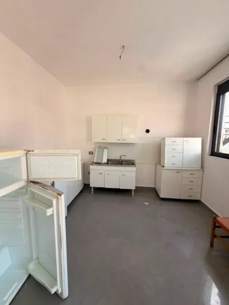 Durres, jepet me qera shtepi 2+1 Kati 2, 100 m² 500 € 
