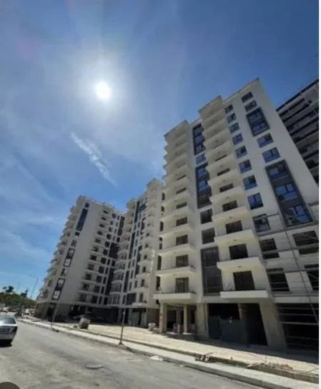 Tirane, shitet apartament 2+1+Ballkon Kati 8, 108 m² 218.000 € (Ish Fusha e Aviacionit)