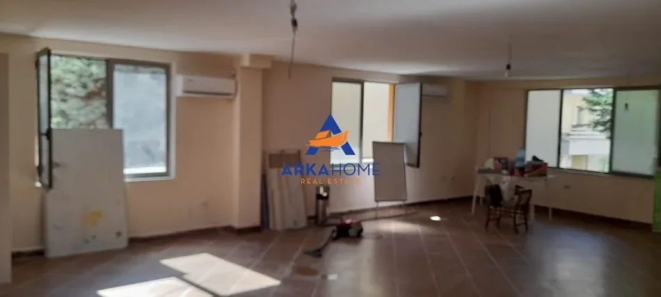 Tirane, jepet me qera ambjent biznesi Kati 1, 76 m² 537 € 