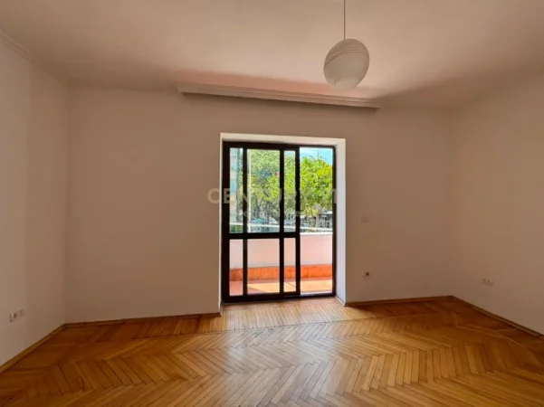 Tirane, jepet me qera zyre Kati 2, 68 m² 800 € (Myslym Shyri)
