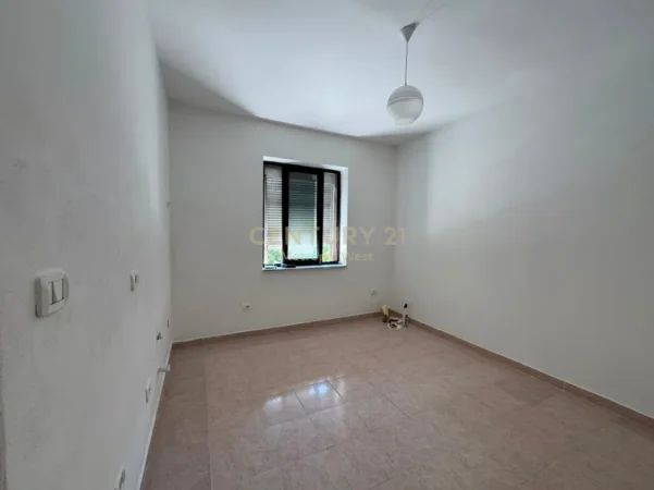 Tirane, jepet me qera zyre Kati 2, 68 m² 800 € (Myslym Shyri)