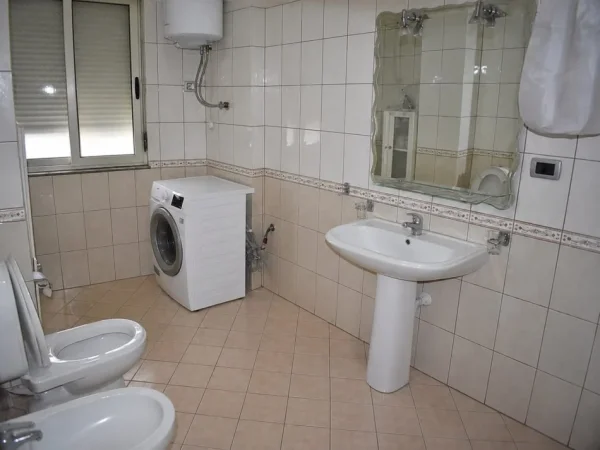 Tirane, jepet me qera apartament 1+1 Kati 2, 70 m² 650 € (Rruga e Durresit)