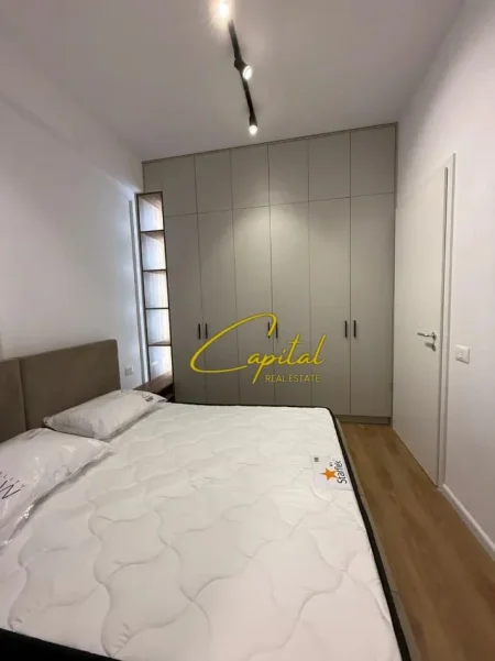 Tirane, jepet me qera apartament 1+1 Kati 5, 60 m² 500 € (ALI DEMI)