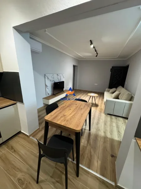 Tirane, jepet me qera apartament 1+1+Ballkon Kati 6, 50 m² 650 € 