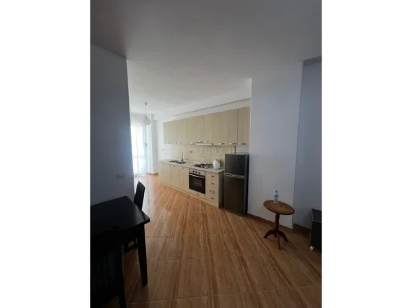 Tirane, jepet me qera apartament 1+1+Ballkon Kati 7, 80 m² 400 € (Misto Mame)